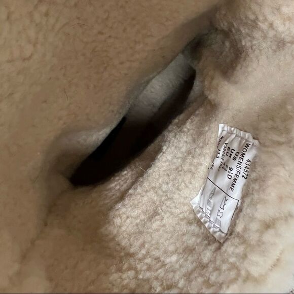 Lands End grey suede boots with faux fur lining. 9.5 - Picture 4 of 7